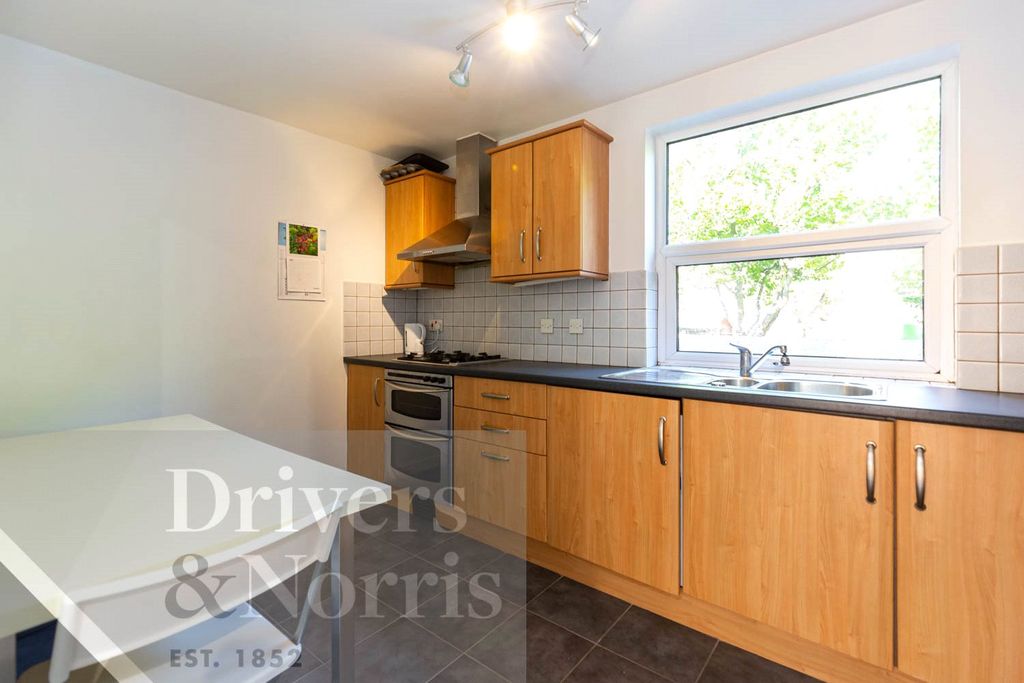 Property photo 2 of 6 Picture No. 15