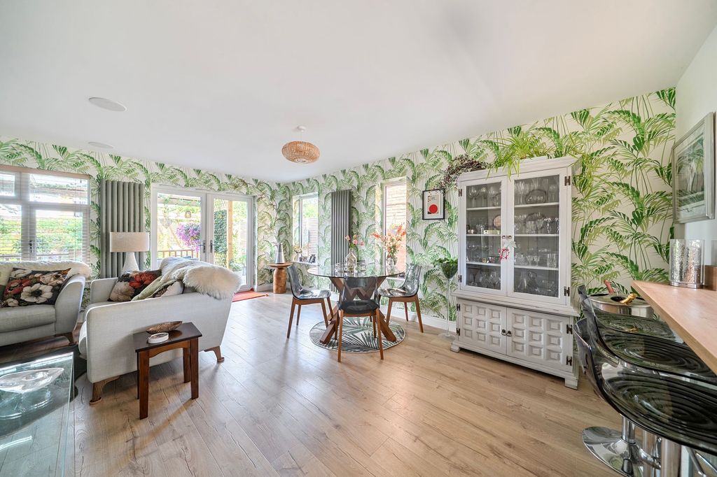 Property photo 3 of 18