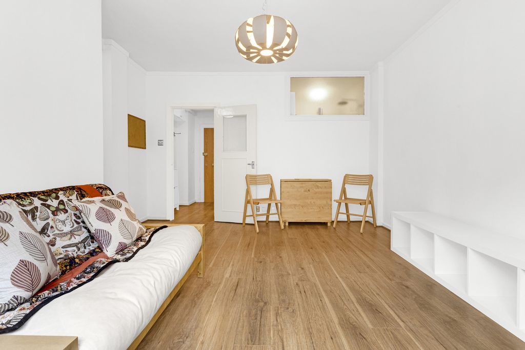 Property photo 2 of 25