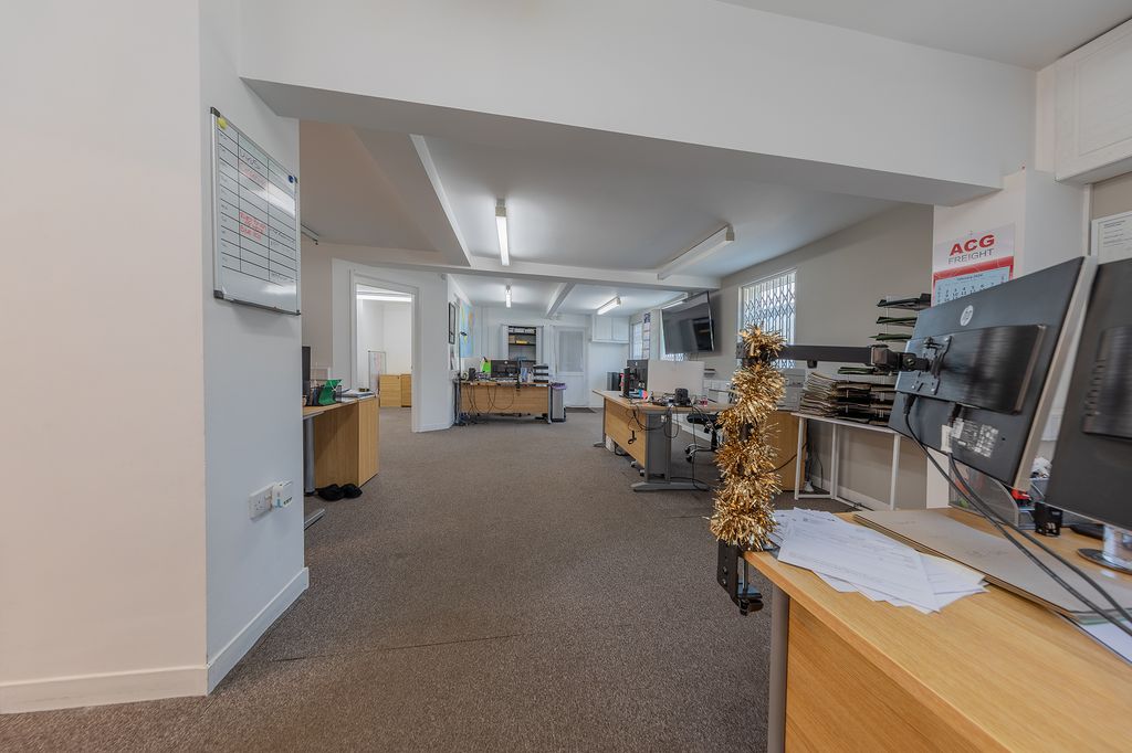 Property photo 2 of 33