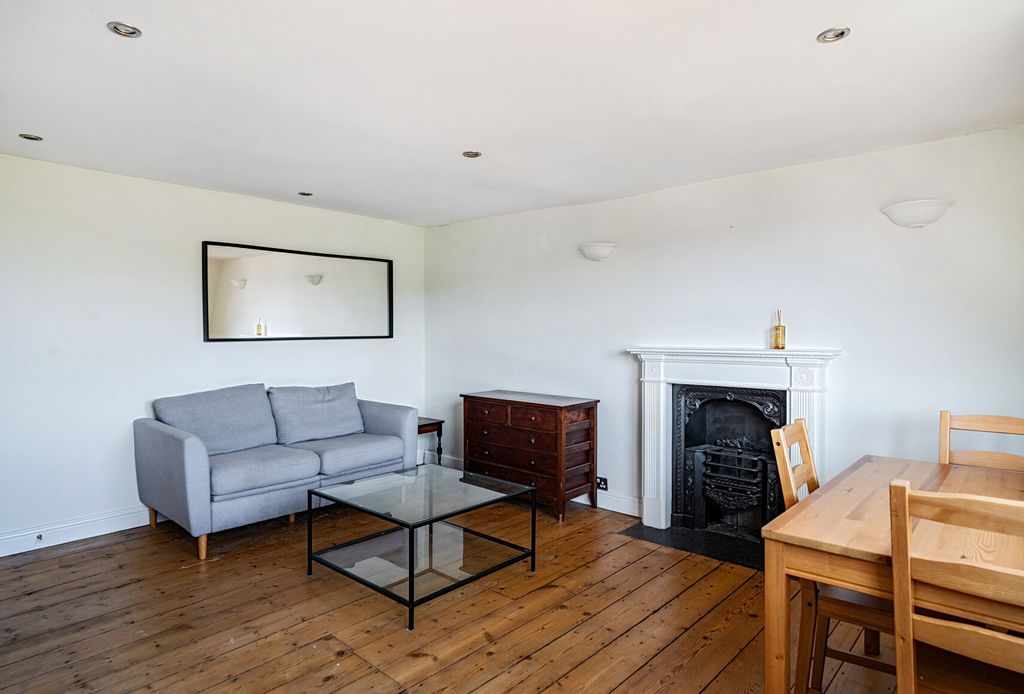 Property photo 3 of 11 Kitchen/Sitting Room