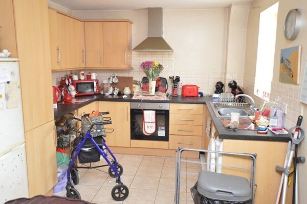 Property photo 2 of 5 Kitchen