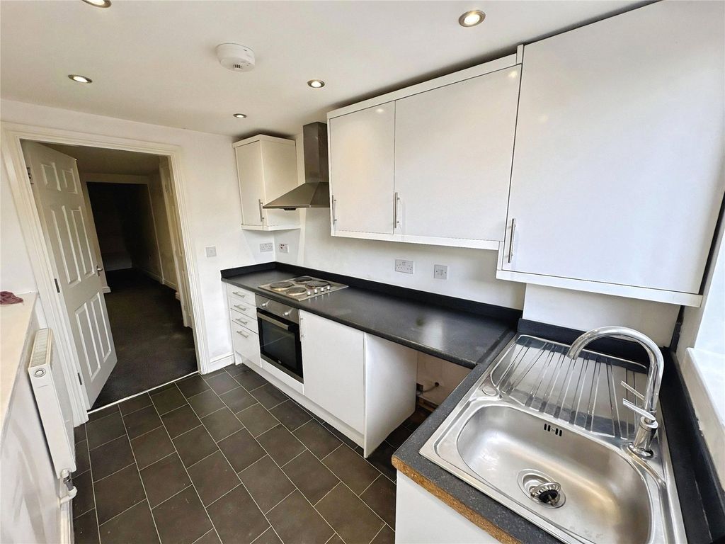 Property photo 2 of 9 Kitchen