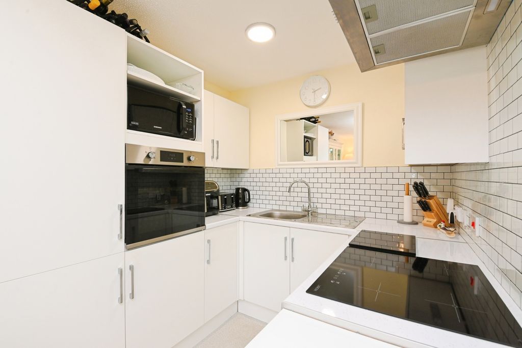 Property photo 3 of 14 Kitchen