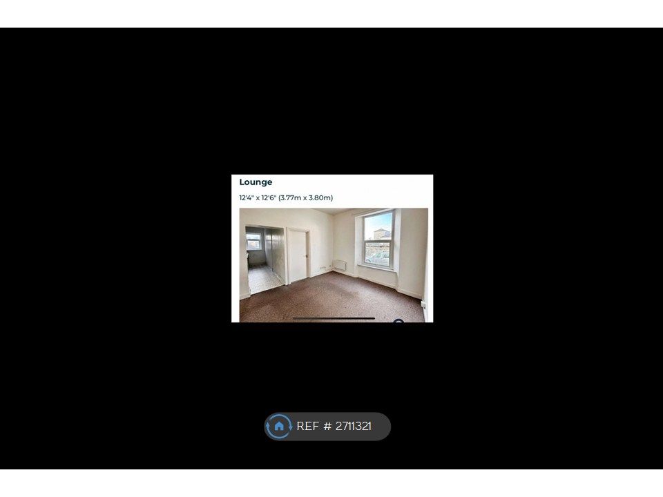 Property photo 2 of 5 Spacious Lounge