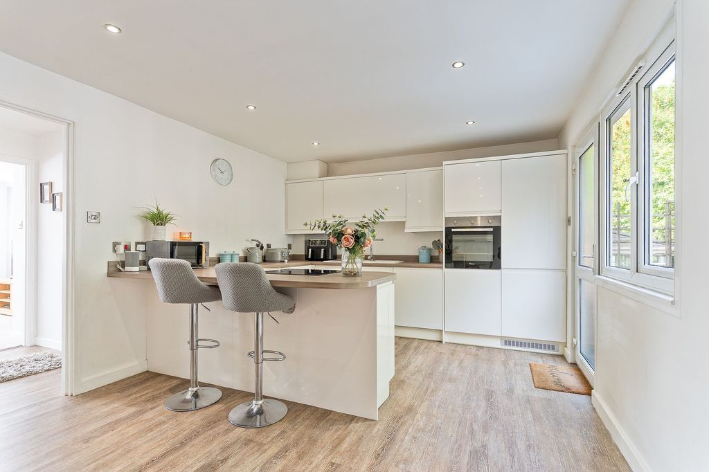 Property photo 3 of 26