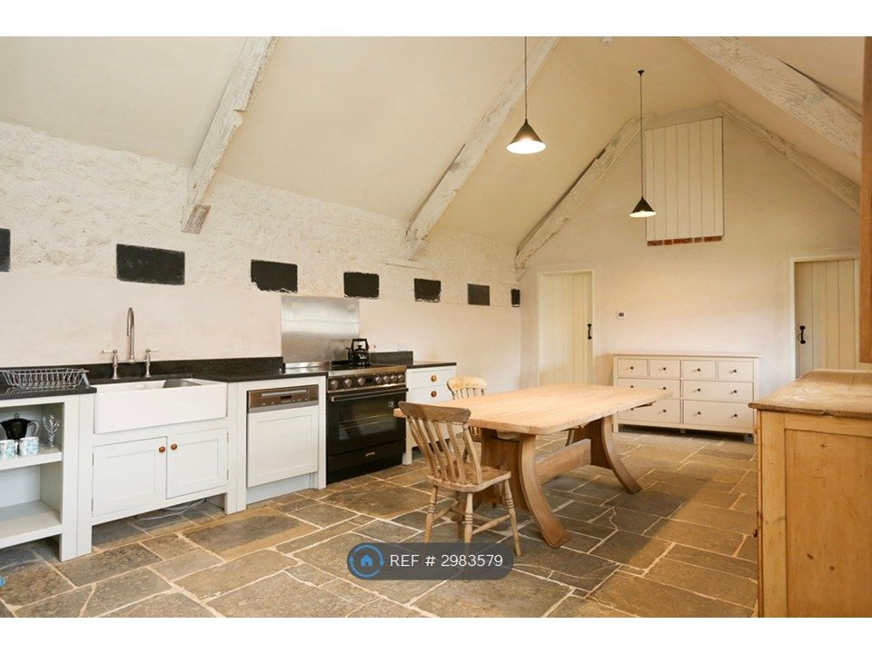 Property photo 3 of 17 Kitchen