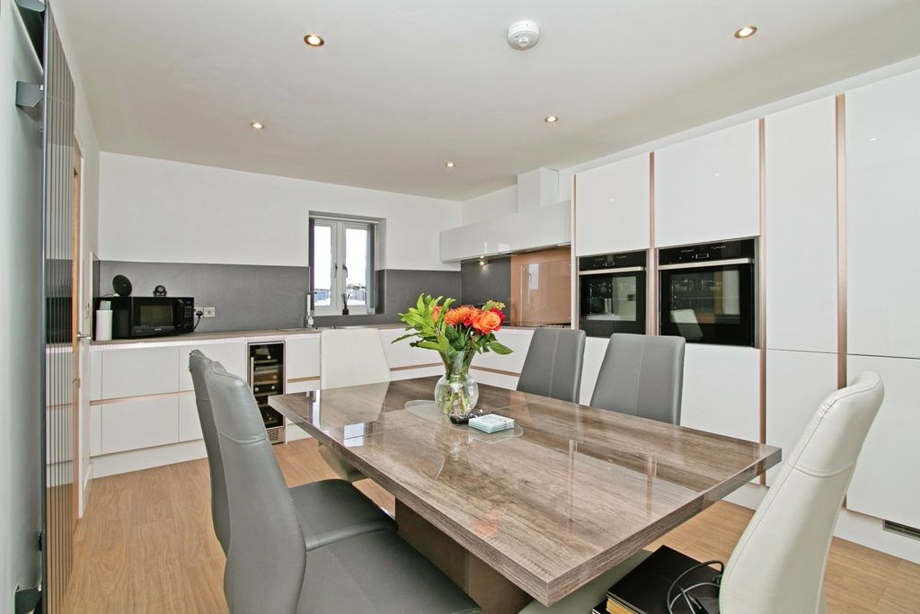 Property photo 3 of 15 Kitchen