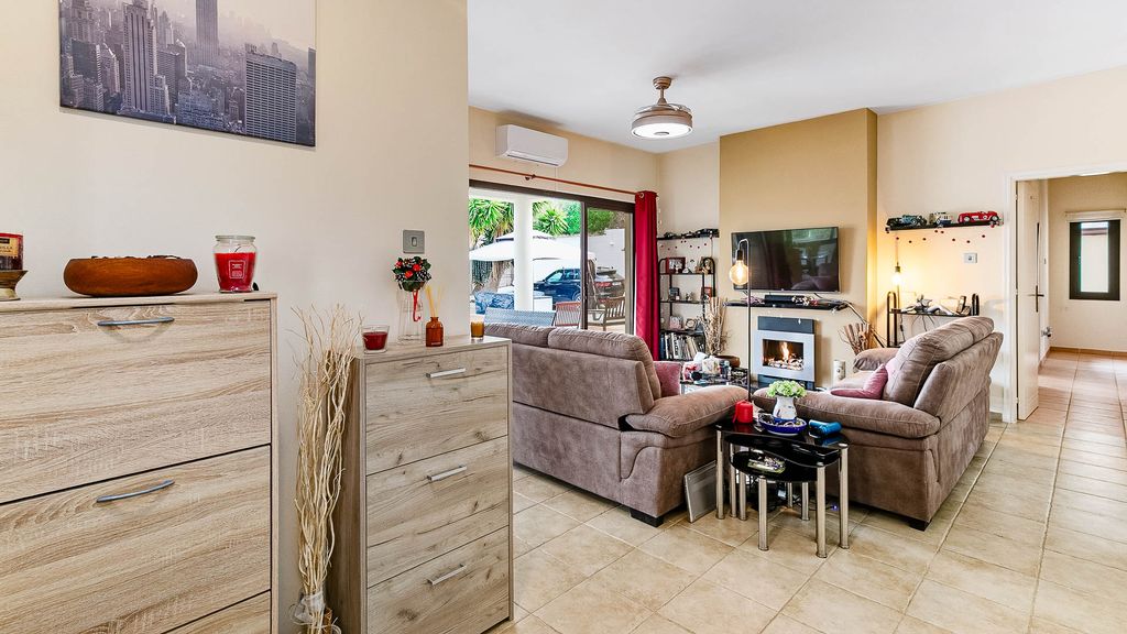 Property photo 3 of 23