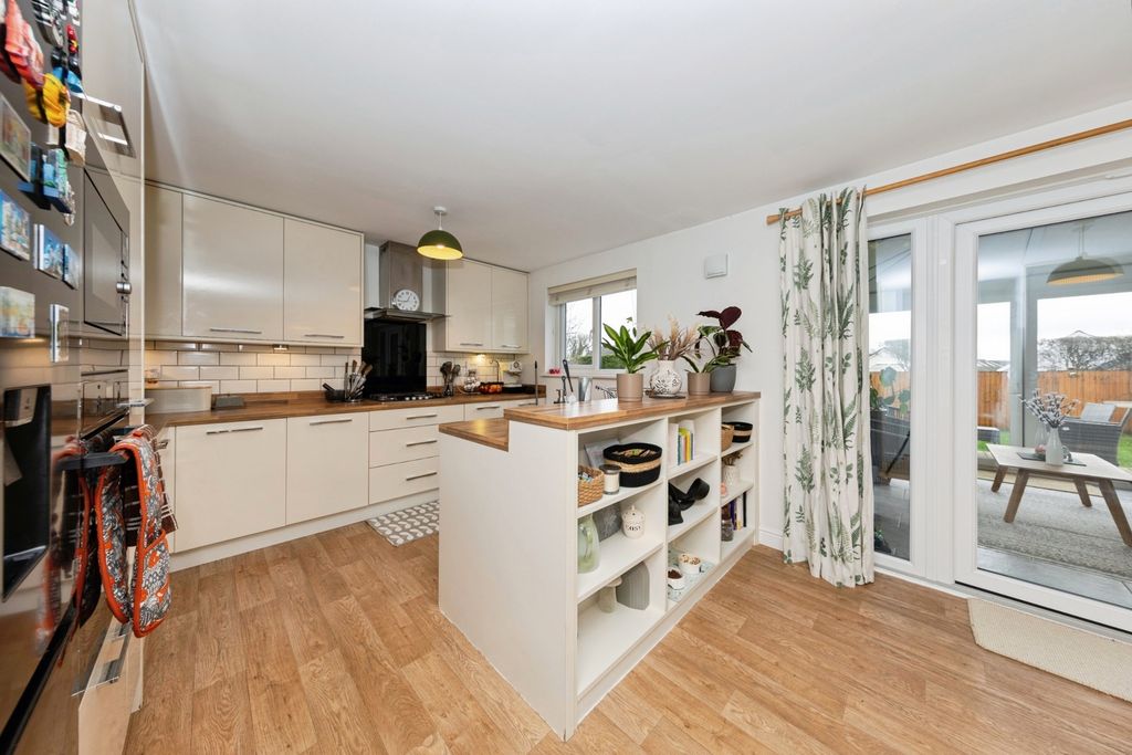 Property photo 3 of 23 Pbox-Img.Jpg