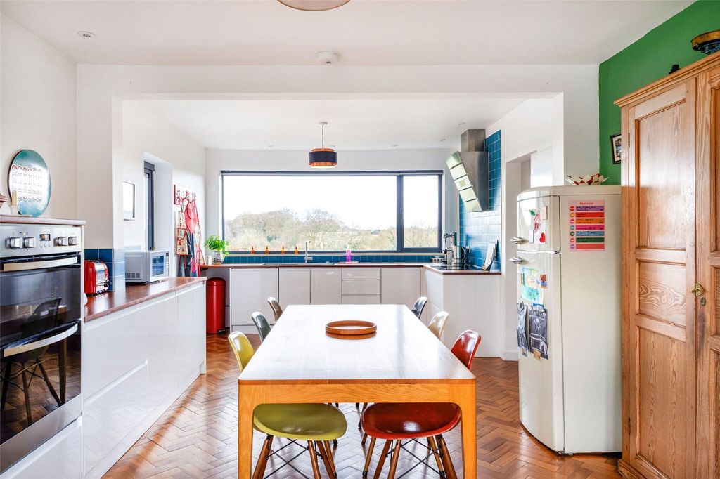 Property photo 3 of 18 Kitchen/Breakfast S