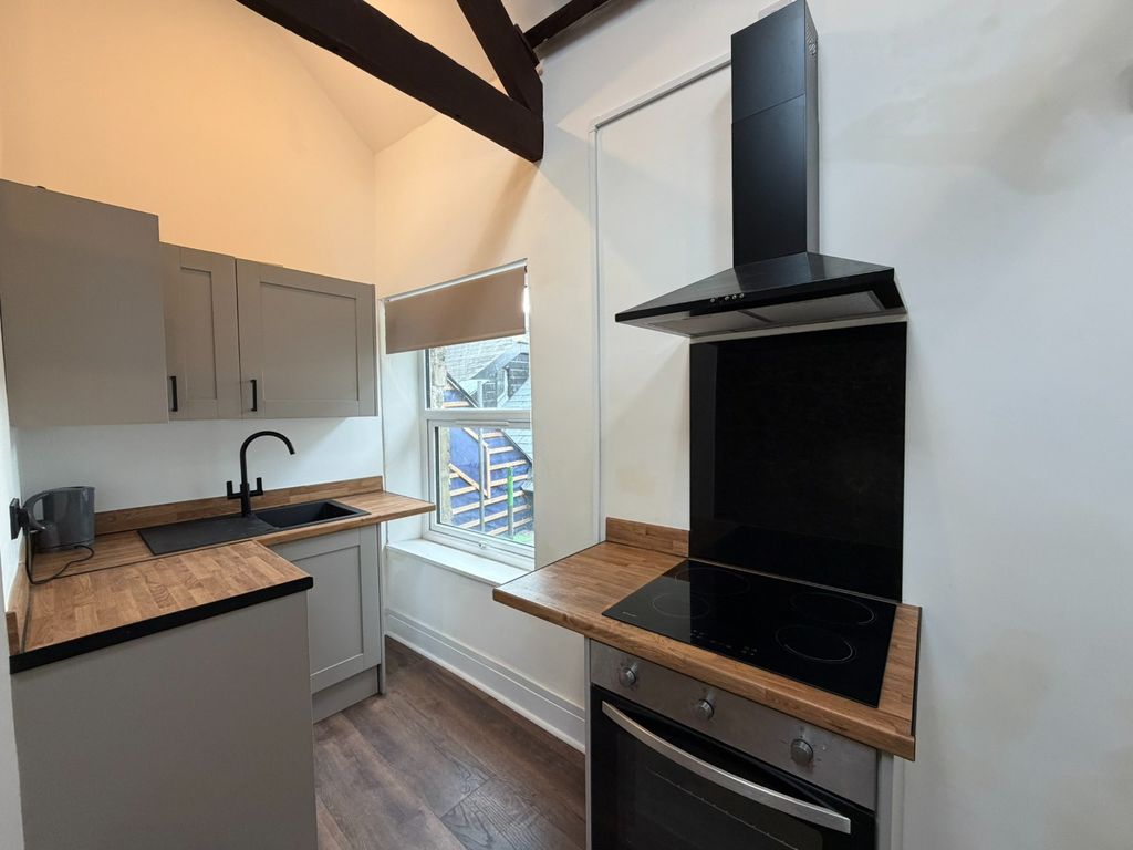 1 bed flat for sale2-3 The Square, Holsworthy, Devon EX22 photo 5