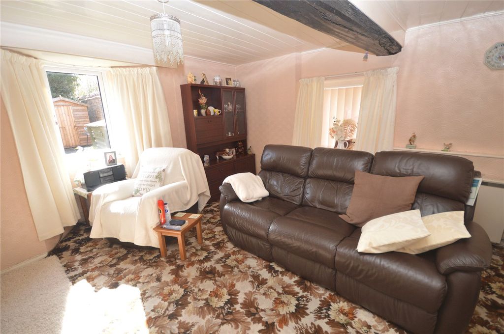 Property photo 2 of 10 Lounge