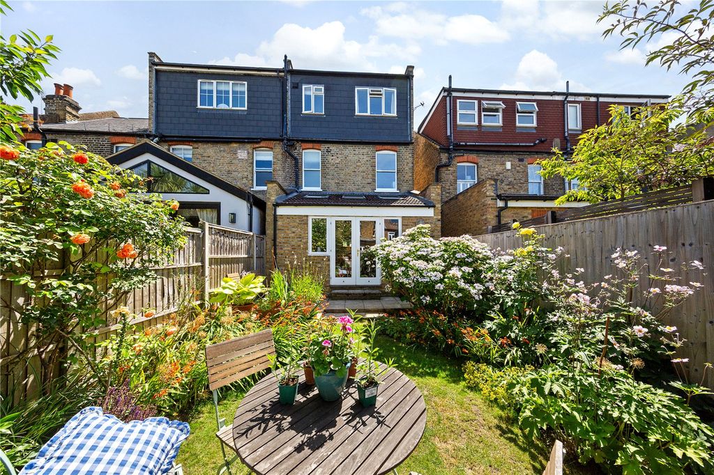 Property photo 2 of 19 Picture No. 13