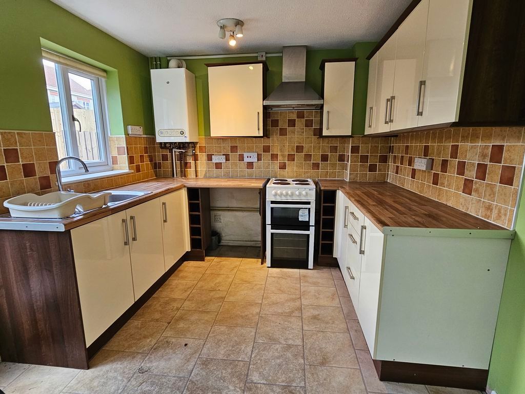 Property photo 2 of 7 Kitchen