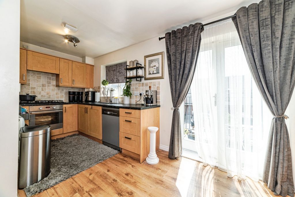 Property photo 2 of 16 Pbox-Img.Jpg