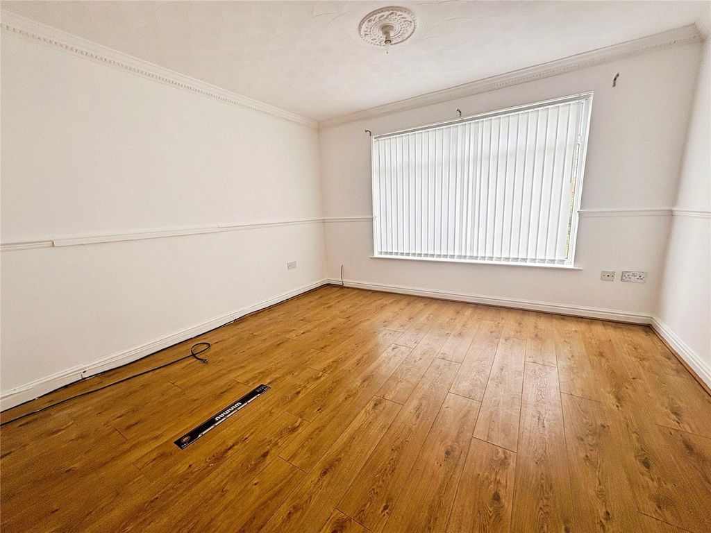 Property photo 2 of 8 Room