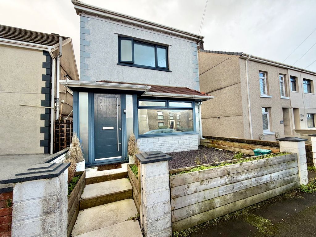 Property photo 1 of 25