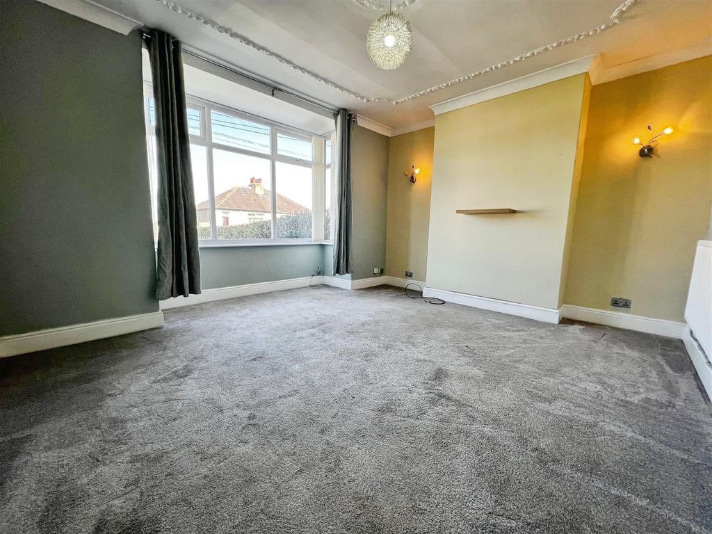 Property photo 2 of 22 Lounge