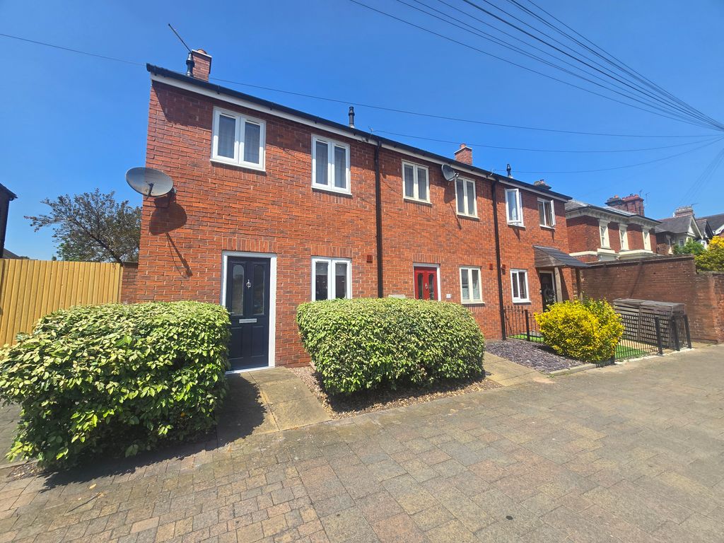 Property photo 1 of 12 1000102156