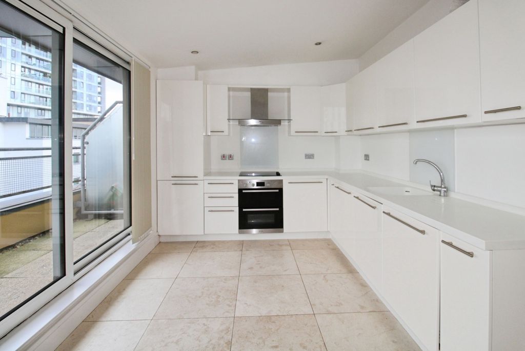 Property photo 3 of 12 Kitchen