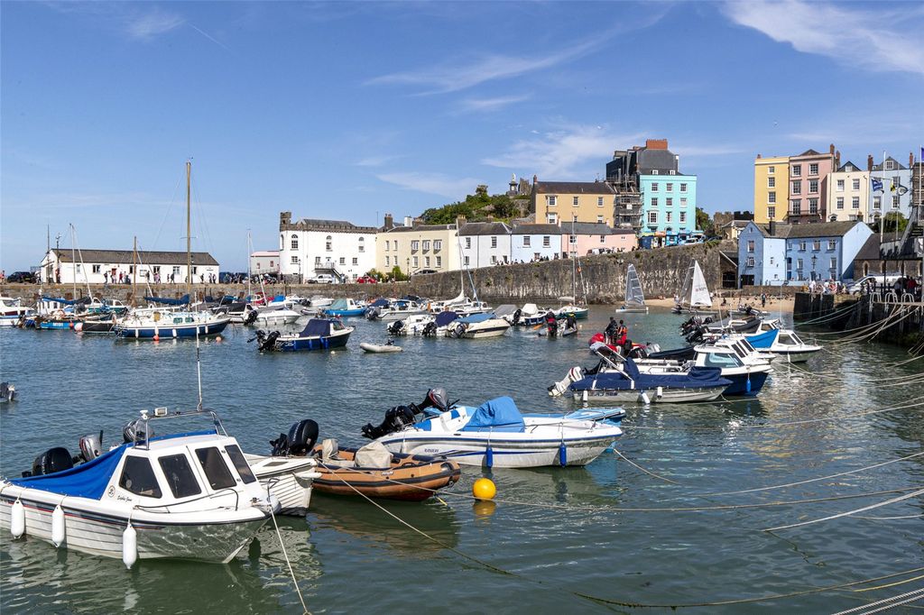 Additional image 18 of 3 bed flat for saleThe Cabin, Pier Hill, Tenby, Pembrokeshire SA70