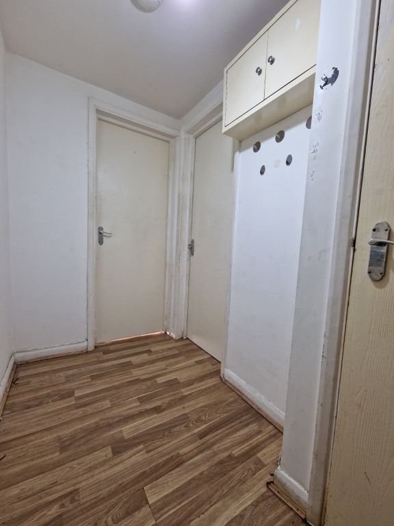 Property photo 2 of 13 Hallway