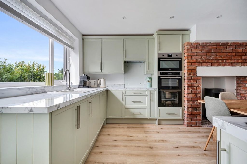 Property photo 3 of 34 Little Stones Road-30.Jpg
