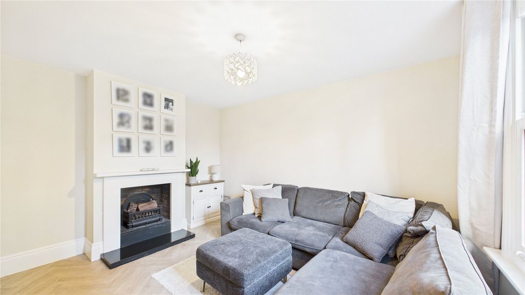 Additional image 7 of 3 bed detached house for saleLightwater, Surrey GU18