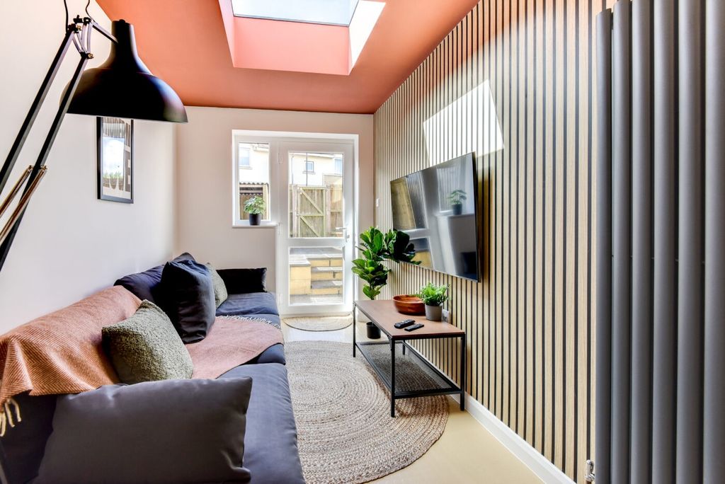 Property photo 3 of 6 Bright, Stylish Sitting Room With A Comfortable Se...