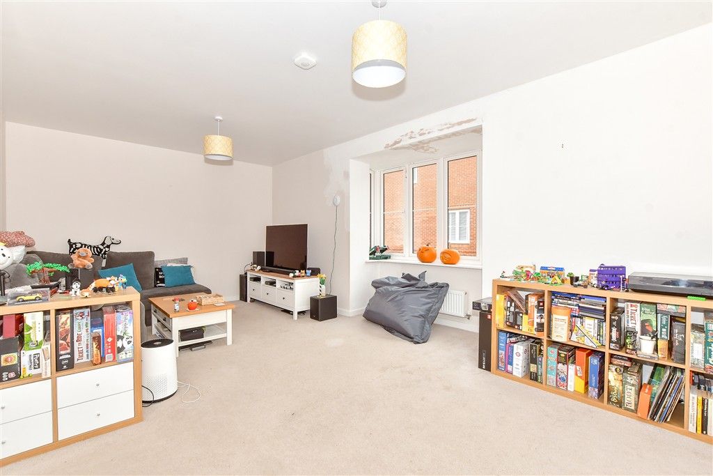 Property photo 1 of 9 Lounge