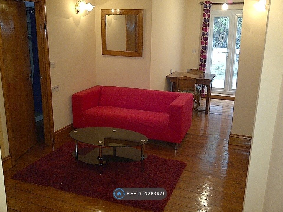 Property photo 1 of 14 Lounge