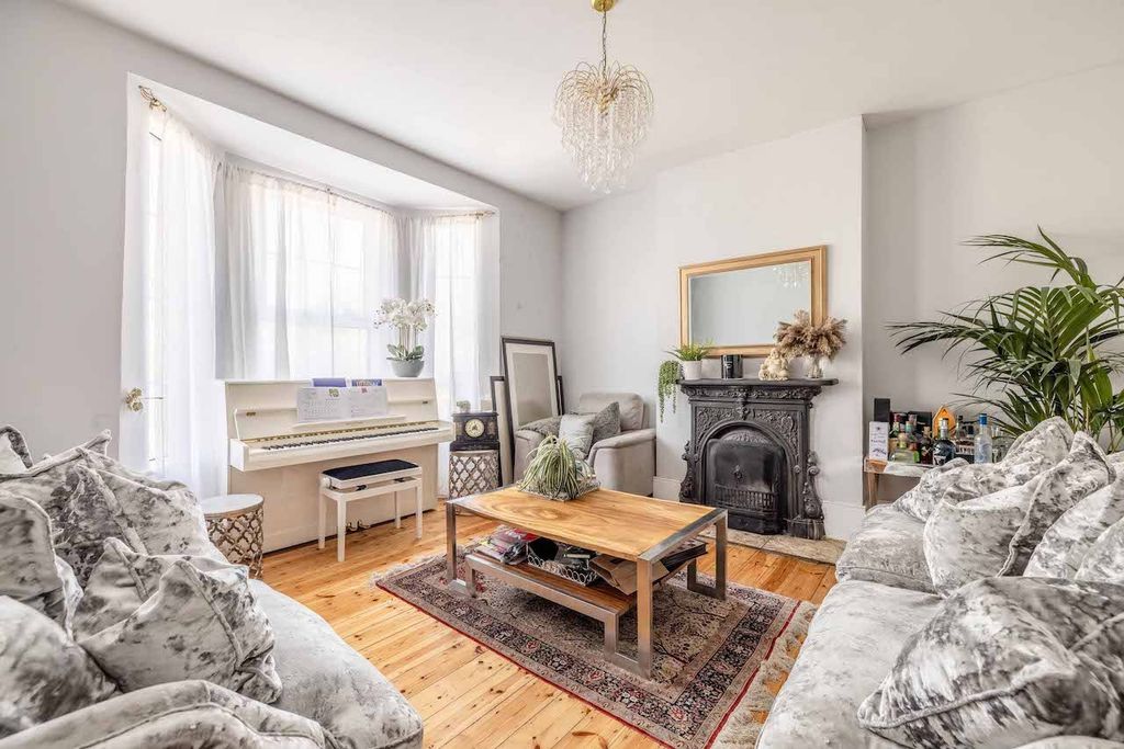 Property photo 3 of 27