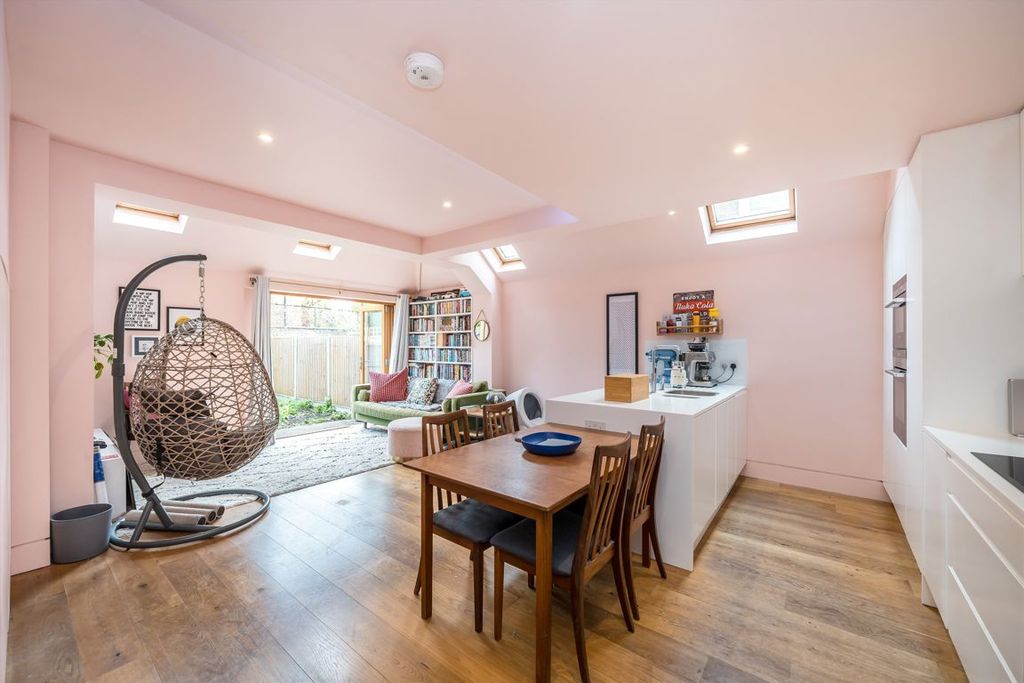 Property photo 2 of 6