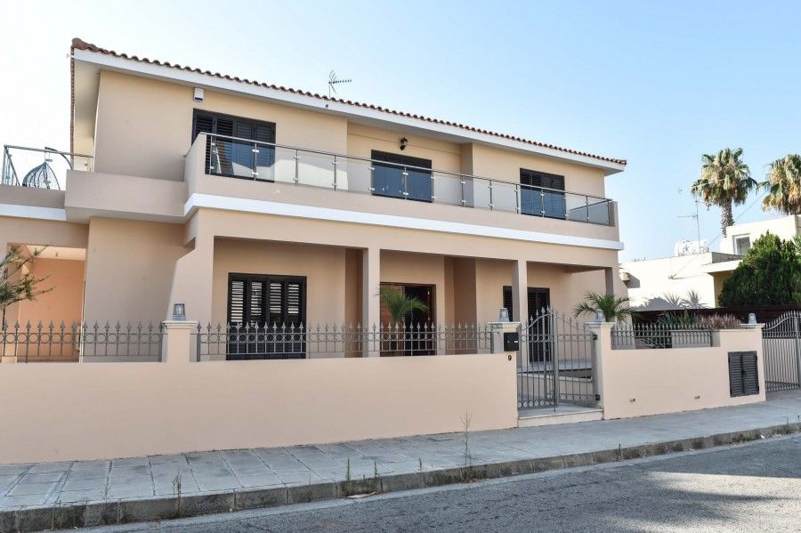 Property photo 2 of 17