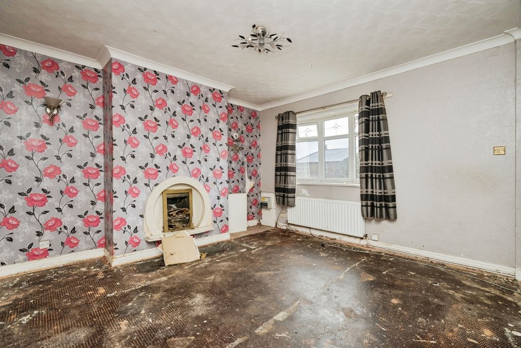 Property photo 2 of 17 Lounge