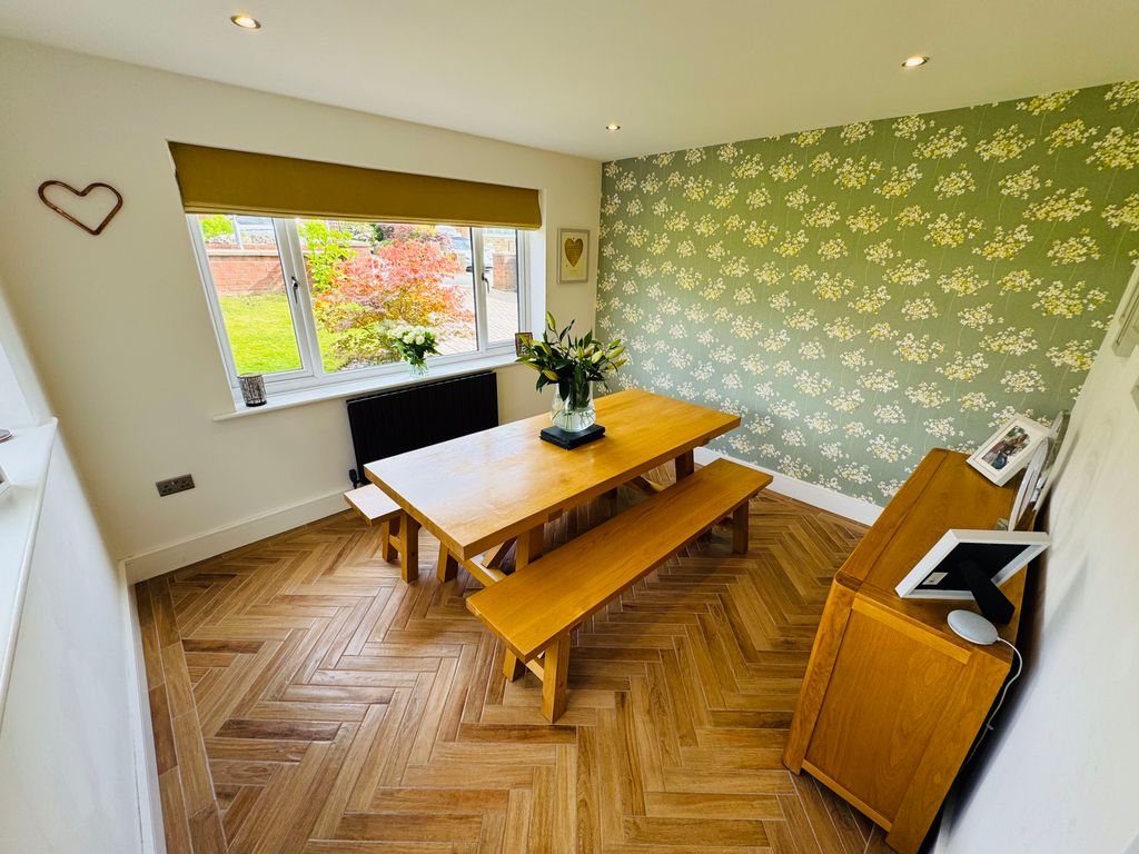 Property photo 3 of 37 Photo 8