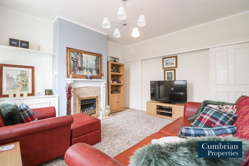 Property photo 2 of 18 Lounge