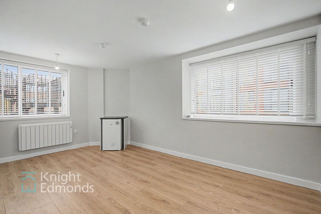 Property photo 3 of 5 Living Space