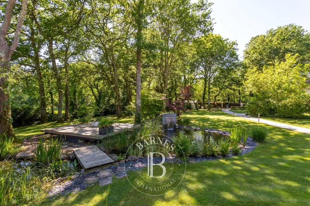 Property photo 3 of 24 Courtyard