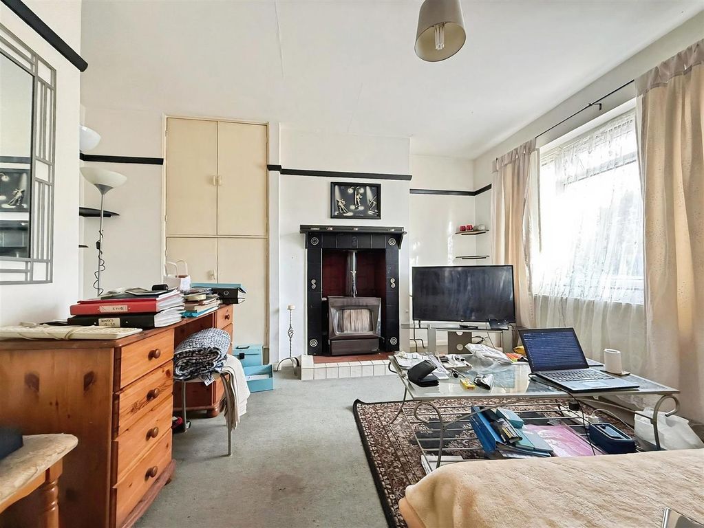 Property photo 2 of 10 Lounge