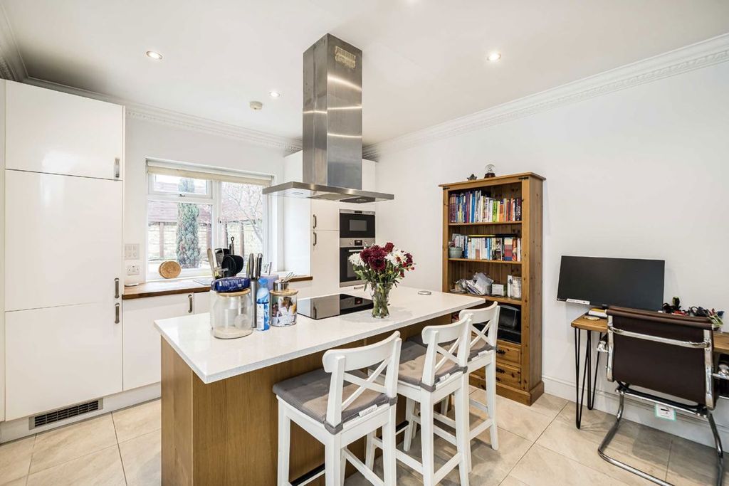 Property photo 3 of 8