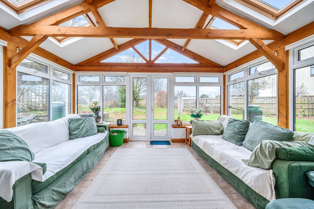 Property photo 3 of 18 Conservatory