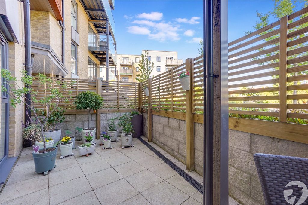 Property photo 2 of 18 Terrace