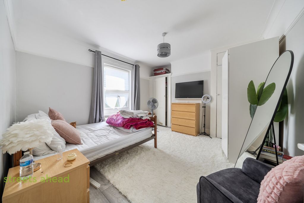 Property photo 2 of 11 38F1Dd6E-4E06-442...