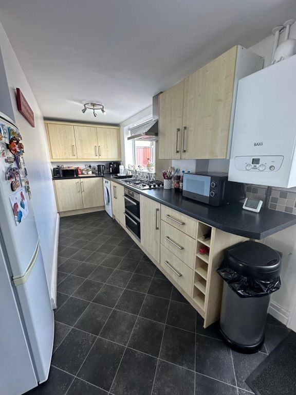 Property photo 3 of 12 F63Ea7E0-4d95-4391-A133-56Ea13675F7c