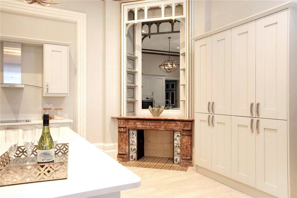 Additional image 6 of 3 bed flat to rentStratton House, 61 High West Street, Dorchester, Dorset DT1