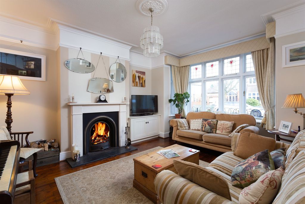 Property photo 2 of 25