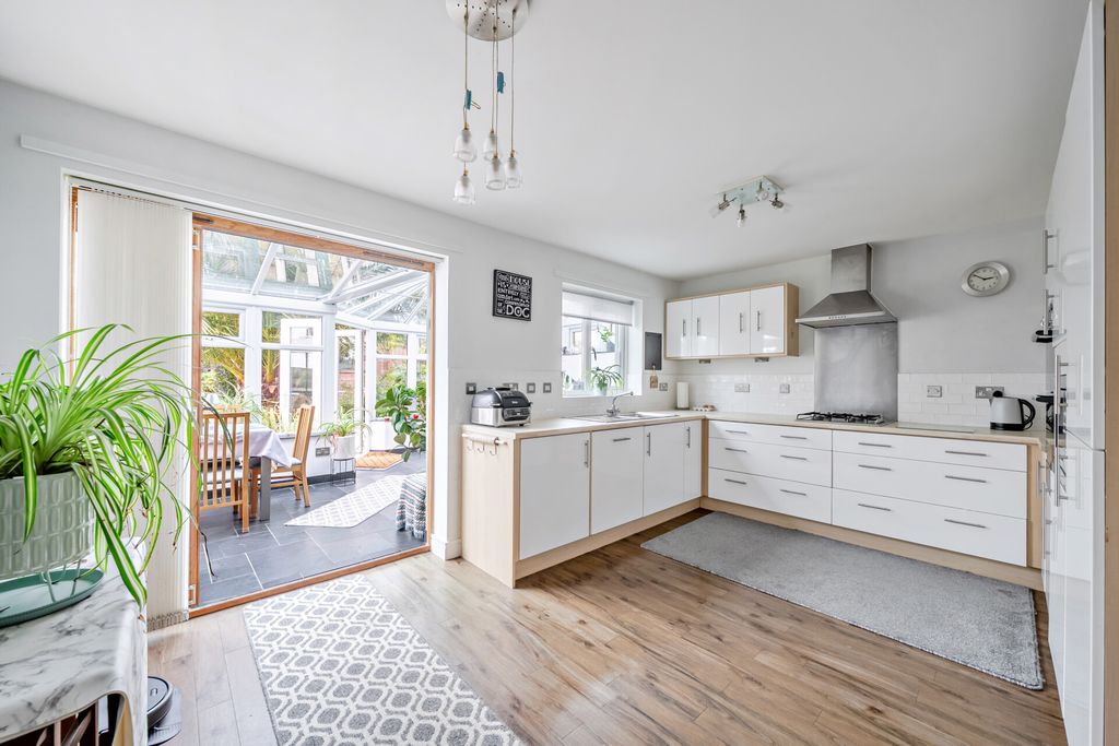 Property photo 3 of 23 1515809-3-6Aaab96...