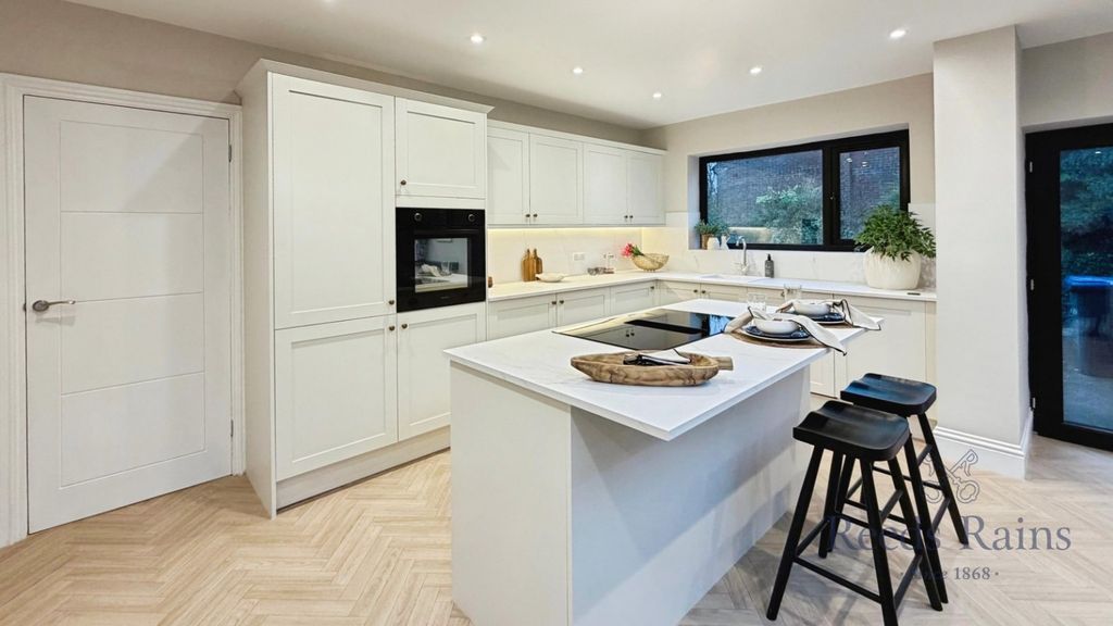 Property photo 3 of 36 Kitchen